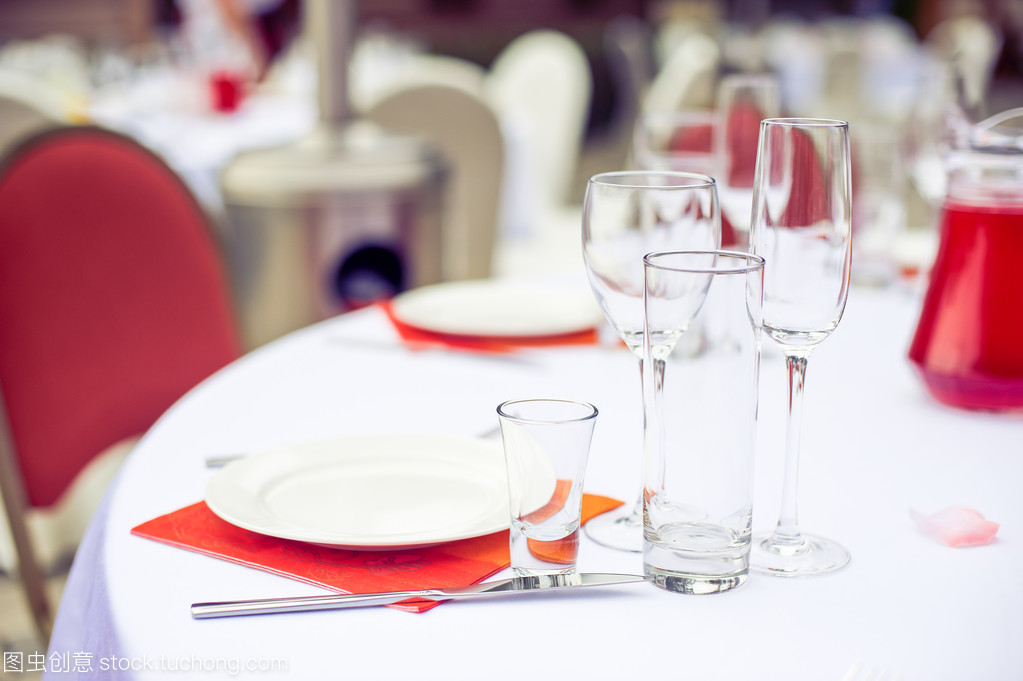 晚餐時分的餐飲服務(wù)藝術(shù)